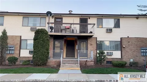 834 Cricket Ln #834, Woodbridge, NJ 07095