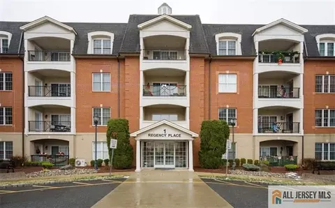 315 Regency Pl #315, Woodbridge, NJ 07095