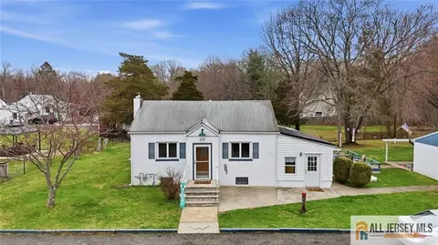 251 Matchaponix Ave, Monroe, NJ 08831