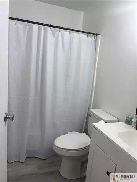 Bath - 802 Lindsey Ct, Evesham, NJ 08053 photo 2 of 6