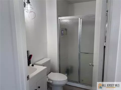 Bath - 802 Lindsey Ct, Evesham, NJ 08053 photo 1 of 6