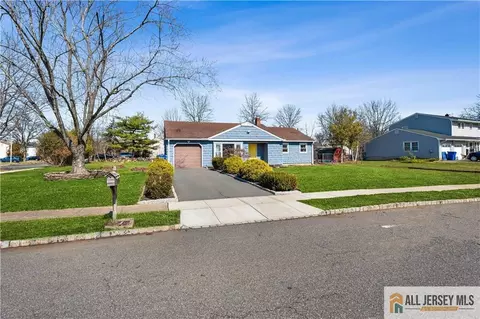 10 Wilkens Dr, Piscataway, NJ 08854