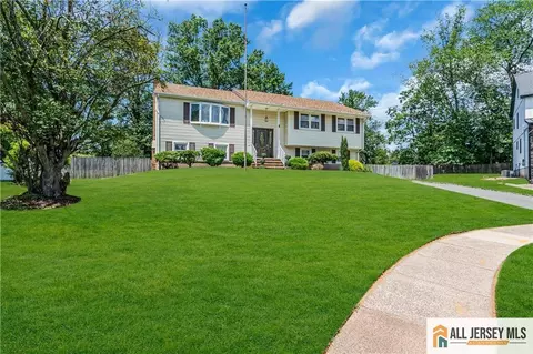 8 Whitehall Ave, Edison, NJ 08820