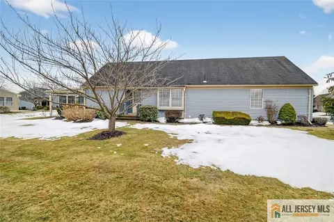 17 George Washington Dr #17B, Monroe, NJ 08831