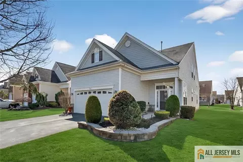 8 Turret Dr, Monroe, NJ 08831