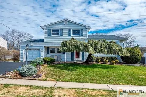 68 Beechwood Ave, Edison, NJ 08837