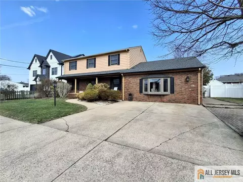 33 Nickel Ave, Sayreville, NJ 08872
