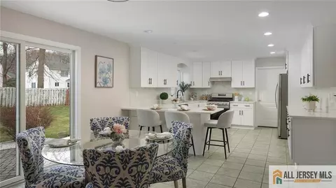 4 Maureen Ct, Edison, NJ 08820 photo 4