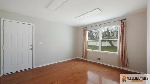 4 Maureen Ct, Edison, NJ 08820 photo 18