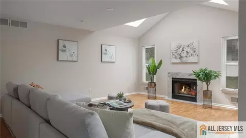 4 Maureen Ct, Edison, NJ 08820 photo 8