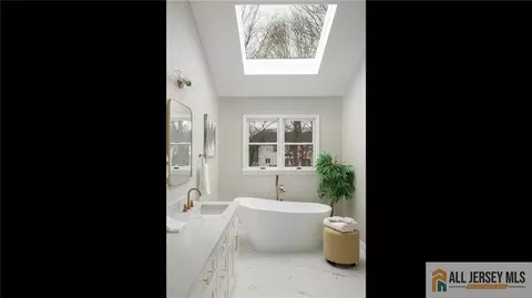 4 Maureen Ct, Edison, NJ 08820 photo 28