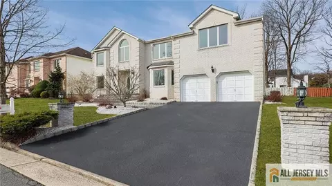 4 Maureen Ct, Edison, NJ 08820 photo 2