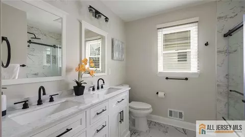 4 Maureen Ct, Edison, NJ 08820 photo 31