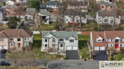 4 Maureen Ct, Edison, NJ 08820 photo 3