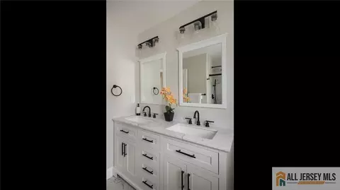 4 Maureen Ct, Edison, NJ 08820 photo 32