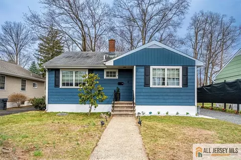 4 Pleasant Pl, Metuchen, NJ 08840