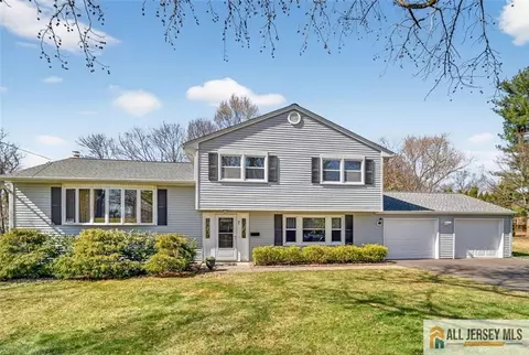 7 Griggs Rd, Cranbury, NJ 08512