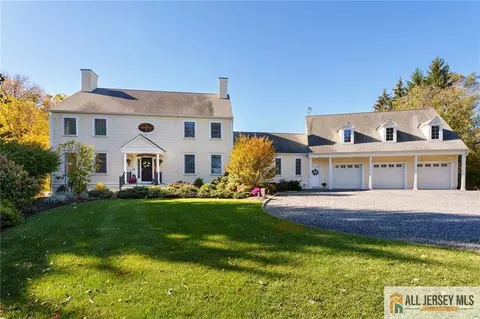 213 Cranbury Neck Rd, Plainsboro, NJ 08512