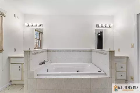 Bath - 57 Westervelt Ave, Edison, NJ 08817 photo 2 of 4