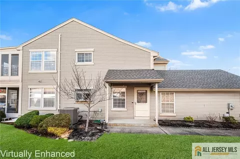 11 Rothwell Dr #11D, Monroe, NJ 08831