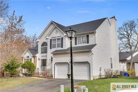 4 Heritage Dr, South River, NJ 08882