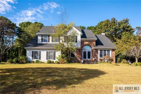 11 Hampton Rd, Monroe, NJ 08831