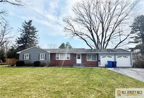 5 Holmes Rd, Cranbury, NJ 08512