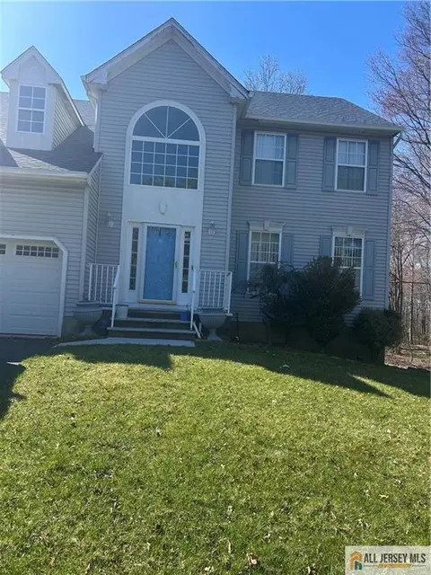 17 Heritage Dr, South River, NJ 08882