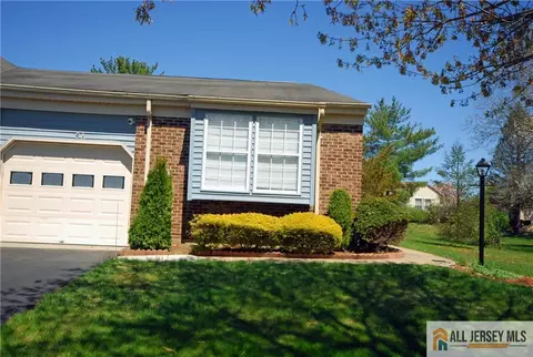 5 Surrey Ct #A, Monroe, NJ 08831