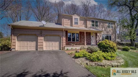 8 Valley Forge Dr, East Brunswick, NJ 08816