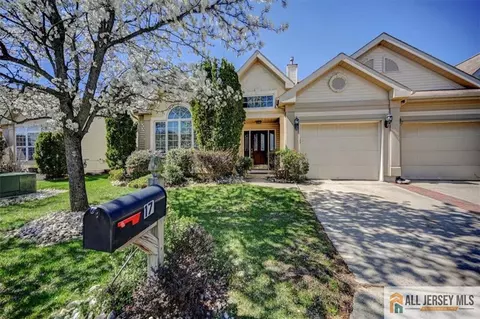 17 Umberland Pl, Monroe, NJ 08831