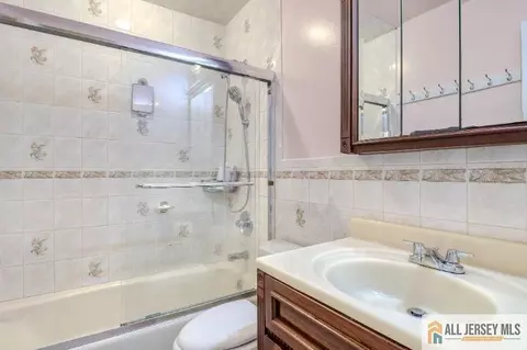 Bath - 16 Pendleton Pl, Old Bridge, NJ 08857 photo 3 of 4