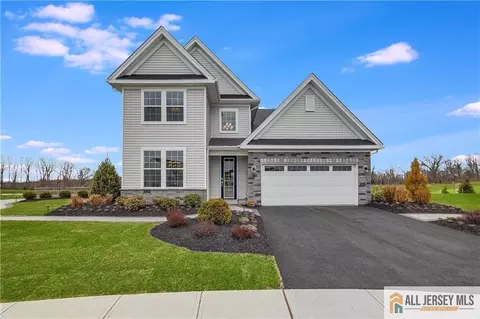 16 Galerie Ct, Monroe, NJ 08831