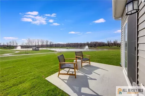 19 Galerie Ct, Monroe, NJ 08831