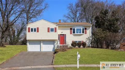 9 Nye Ct, Piscataway, NJ 08854