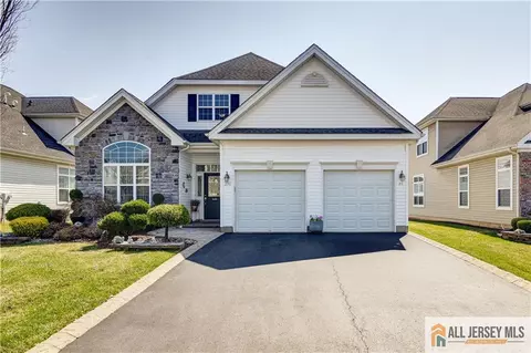 230 Diamond Spring Dr, Monroe, NJ 08831