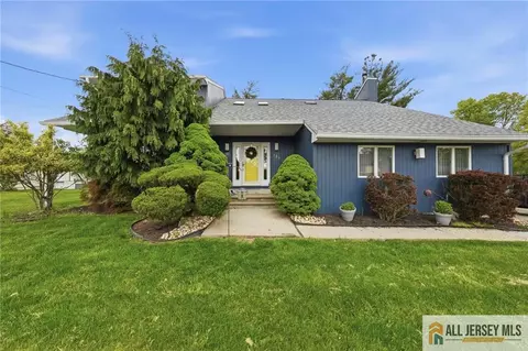 121 W Hill Rd, Colonia, NJ 07067