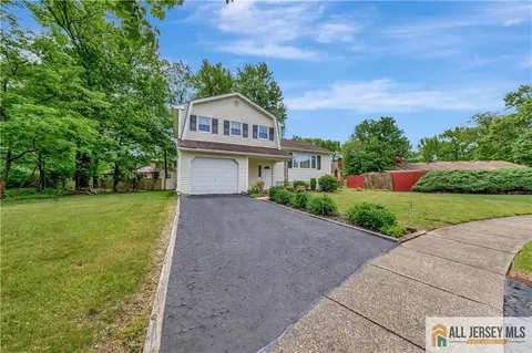 6 Sherry Ct, Edison, NJ 08820