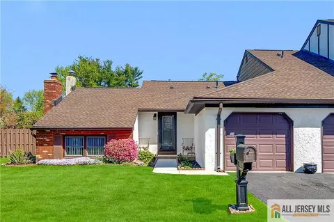 10 Dancaster Ct #3410, Sayreville, NJ 08872