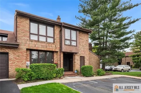 325 Willowbrook Dr, North Brunswick, NJ 08902