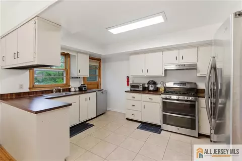 Kitchen - 178 Jeff St, Edison, NJ 08837 photo 1 of 2