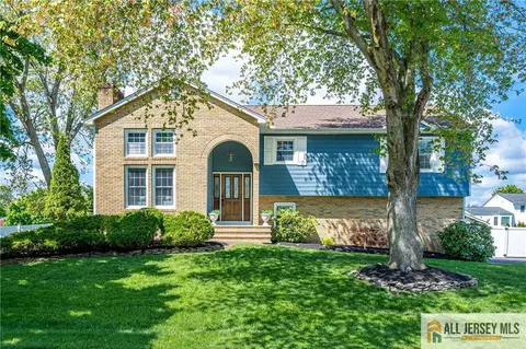 2 Jay Ct, South Brunswick, NJ 08824