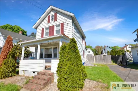37 Railroad Ave, Helmetta, NJ 08828