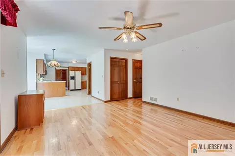 194 Plainfield Rd, Edison, NJ 08820 photo 6