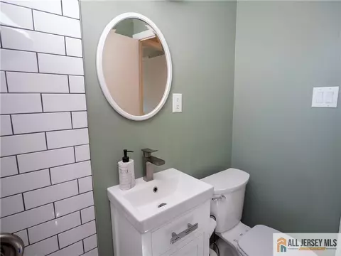 Bath - 917 Mountain Ave, Middlesex, NJ 08846 photo 2 of 2