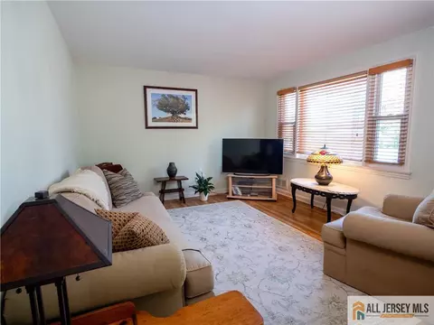 Living - 917 Mountain Ave, Middlesex, NJ 08846 photo 1 of 2