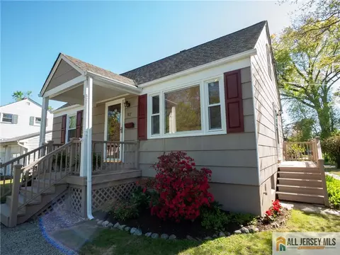 Exterior - 917 Mountain Ave, Middlesex, NJ 08846 photo 2 of 8
