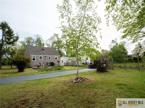 Exterior - 917 Mountain Ave, Middlesex, NJ 08846 photo 6 of 8