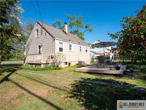 Exterior - 917 Mountain Ave, Middlesex, NJ 08846 photo 5 of 8