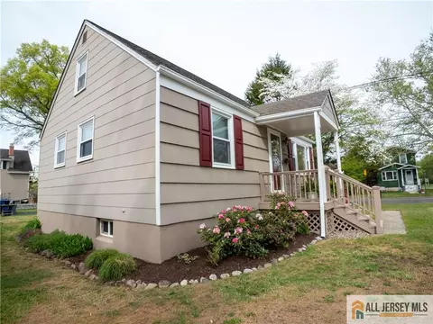 Exterior - 917 Mountain Ave, Middlesex, NJ 08846 photo 3 of 8